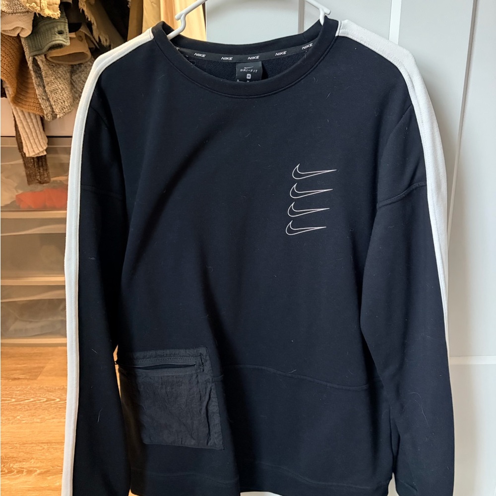 Nike Men's Black and White Crewneck Sweatshirt